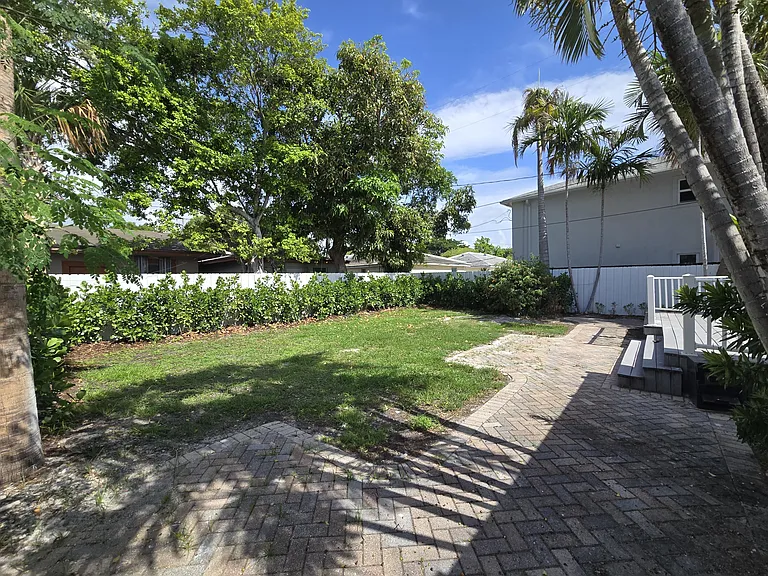 3809 S Olive Ave — Photo 16