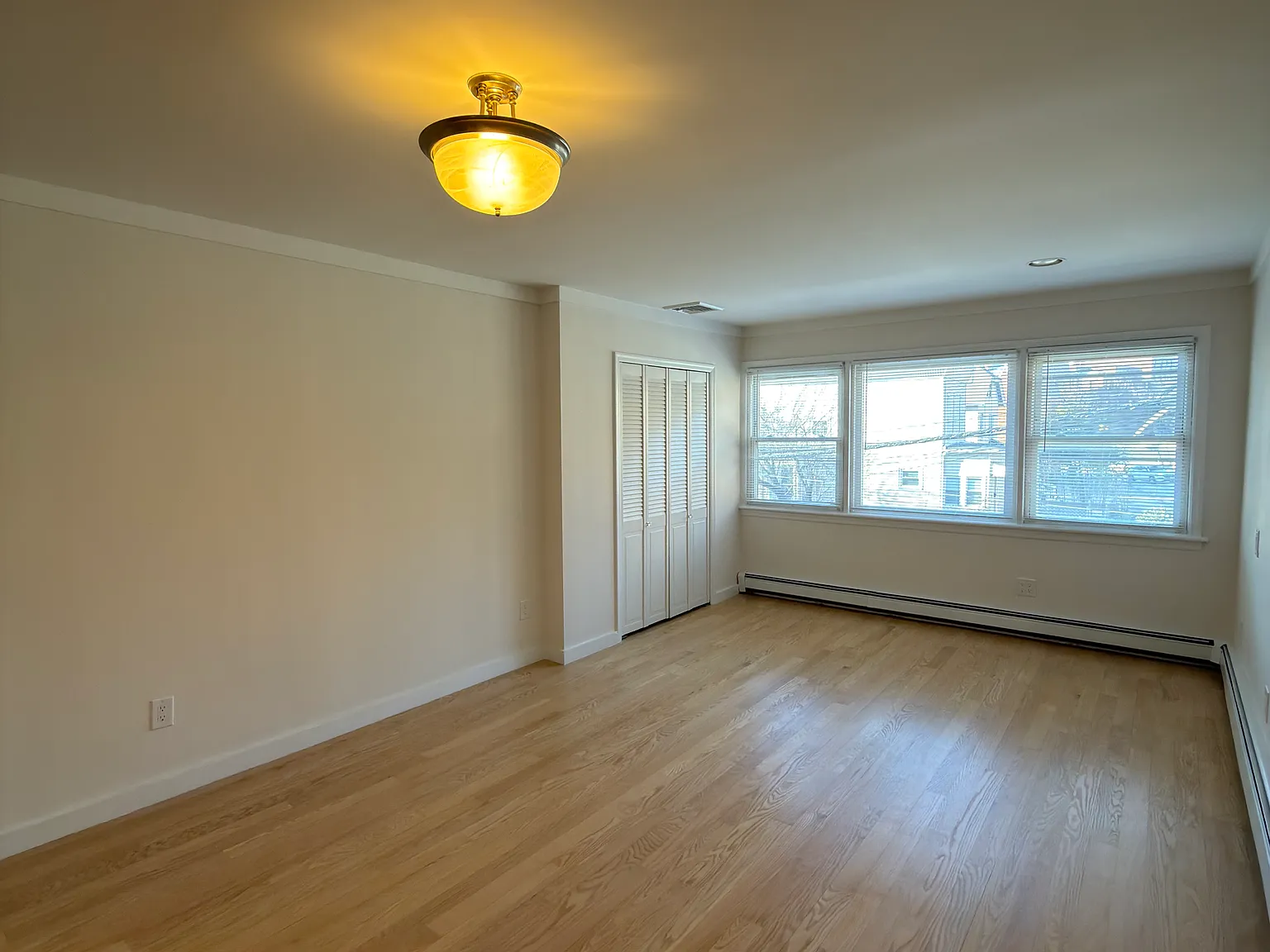 3 bed, 1300 sqft, $1,600 — Photo 2