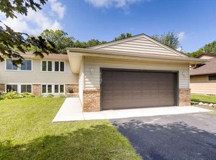 4449 Lynx Ct, Eagan, MN 55123