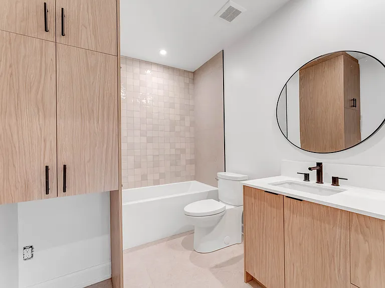 132 B Carillon St #B — Photo 1
