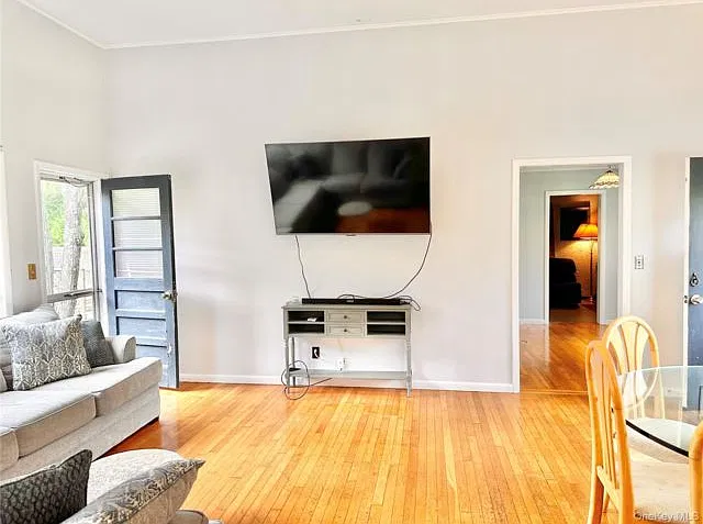 3 bed, 2.0 bath, 1503 sqft, $4,000 — Photo 4