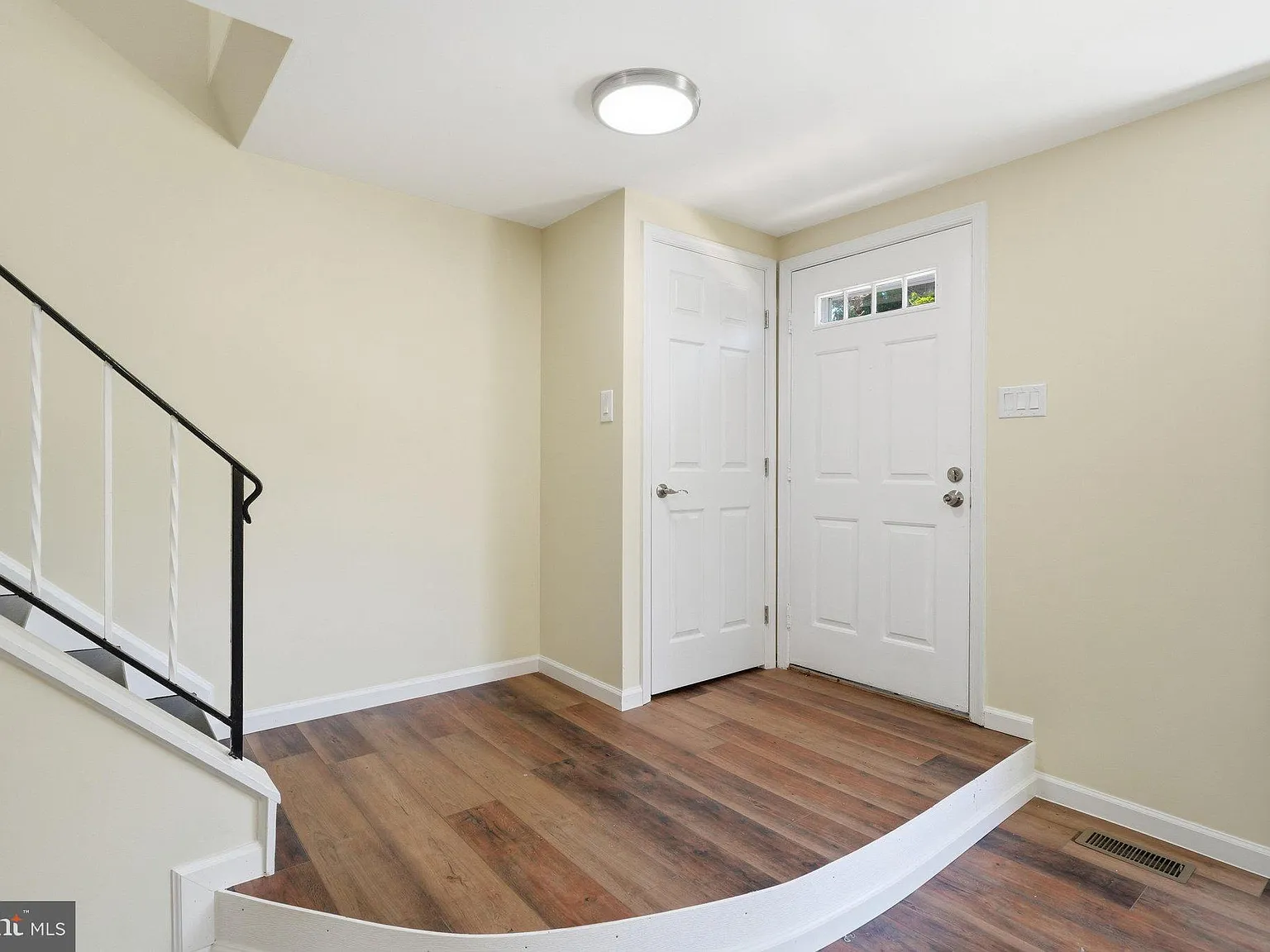 3 bed, 4.0 bath, 1440 sqft, $3,050 — Photo 3