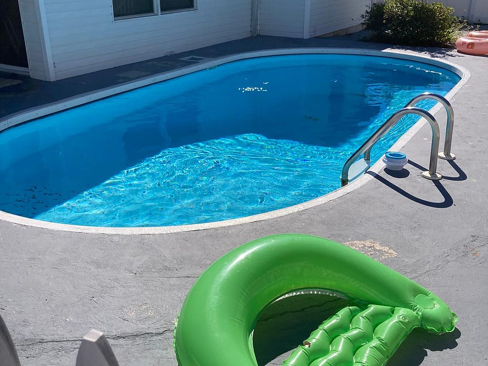1st image of 390 Marion Oaks Dr