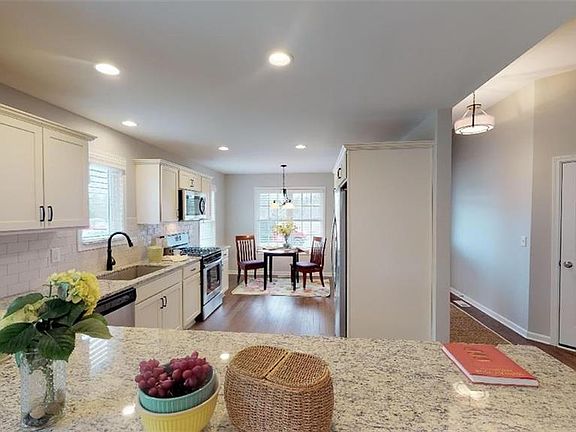 3rd image of 5 Willowford Dr