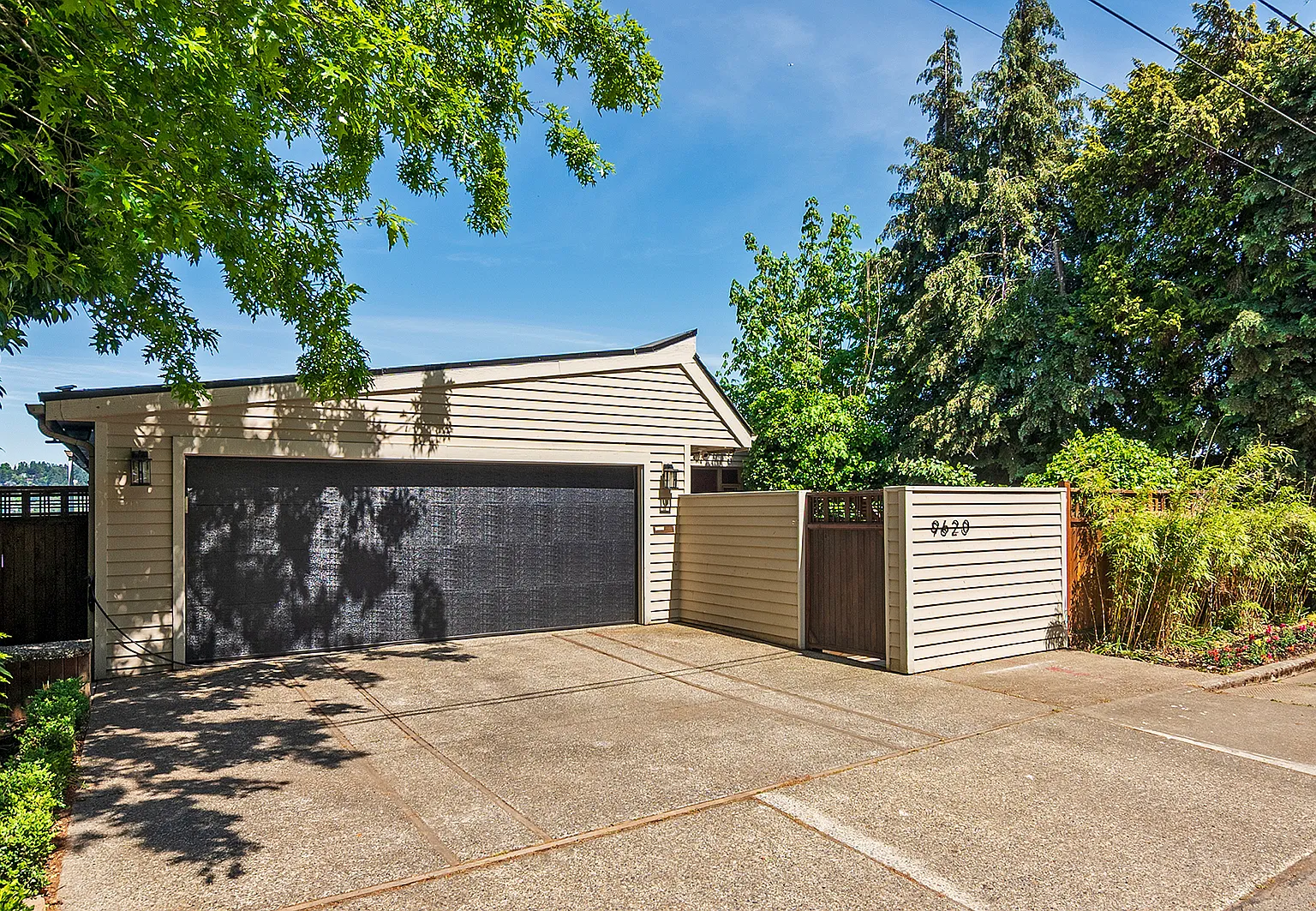 4 bed, 3730 sqft, $7,450 — Photo 3