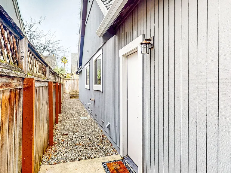 2135 Pebblewood Ct — Photo 53