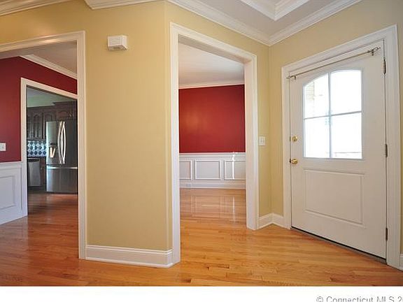 Foyer leads to formal dinin...