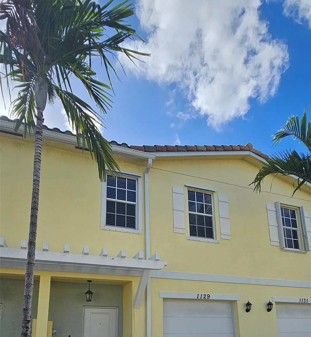 3 bed, 2.5 bath, 1496 sqft, $3,000 — Photo 1