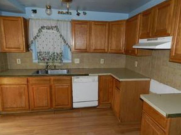 4th image of 1345 E 75th St