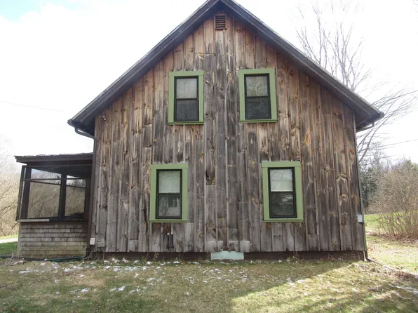 701 Bluff Road, Newport City, VT 05855