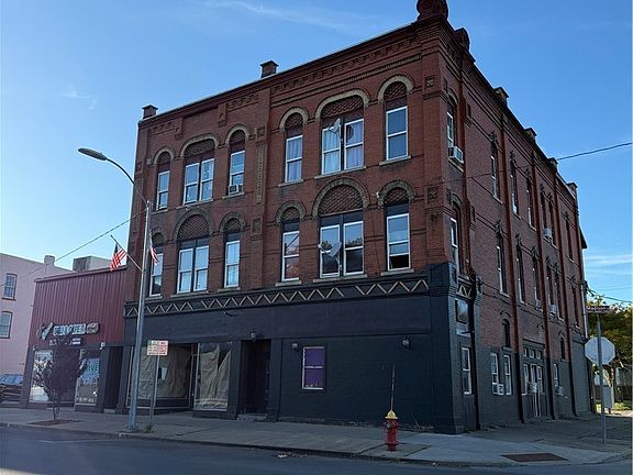 3rd image of 169 Madison St