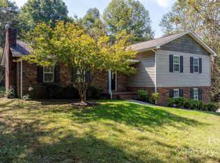3511 Raintree Dr, Hudson, NC 28638