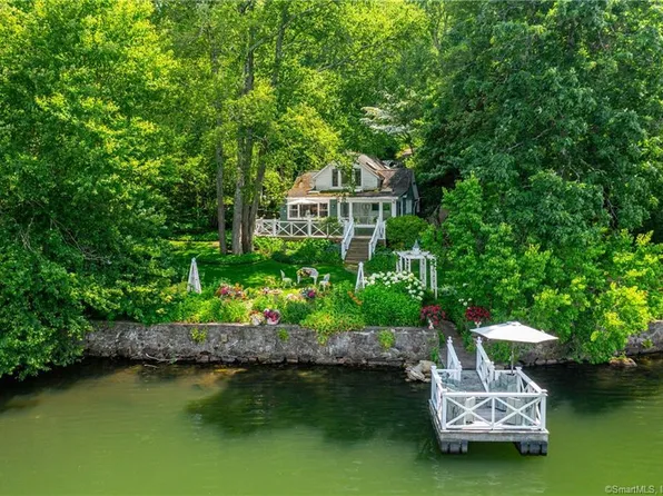 43 Taunton Lake Road, Newtown, CT 06470