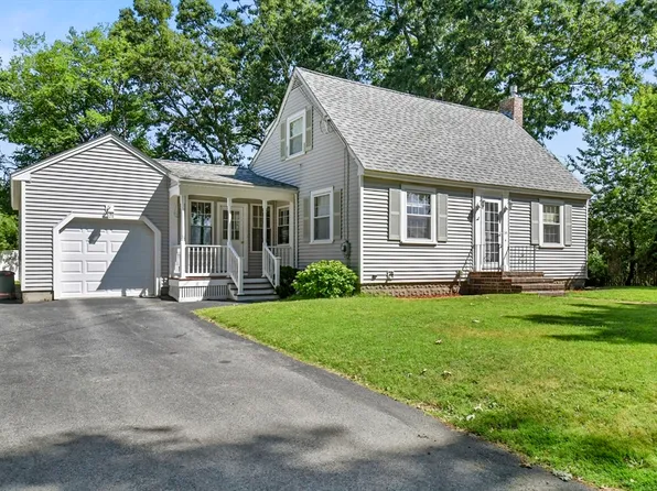 14 Woodbine St, Chelmsford, MA 01824