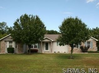 9320 Rezy Rd, Staunton, IL 62088