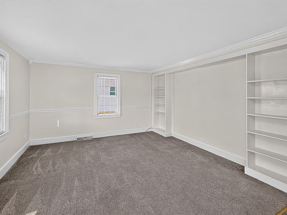 4th image of 511 E Walnut St