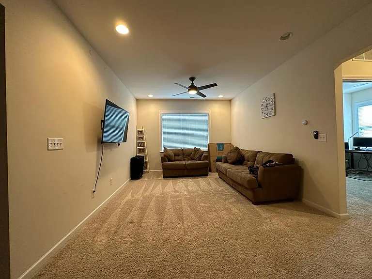 404 Hawks Creek Pkwy — Photo 11