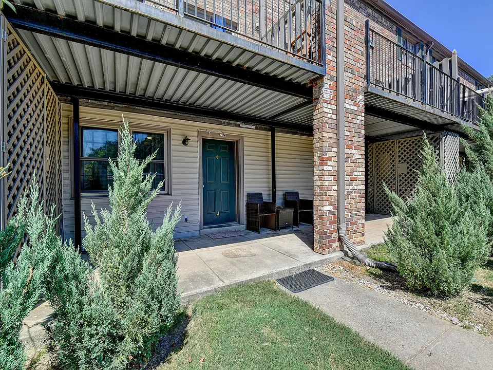 3071 Colonial Way #J