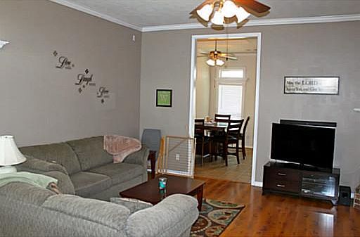 3rd image of 4218 Alexandria Ave