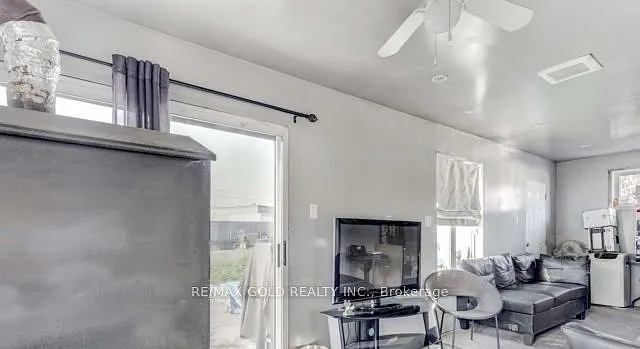 6 Monaco Ct — Photo 35