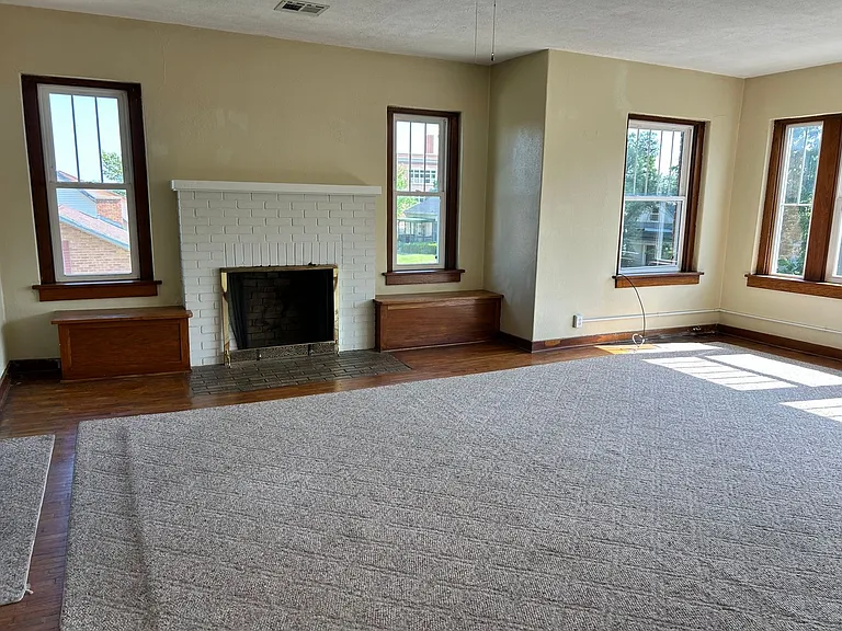 119 S A St #6 — Photo 3