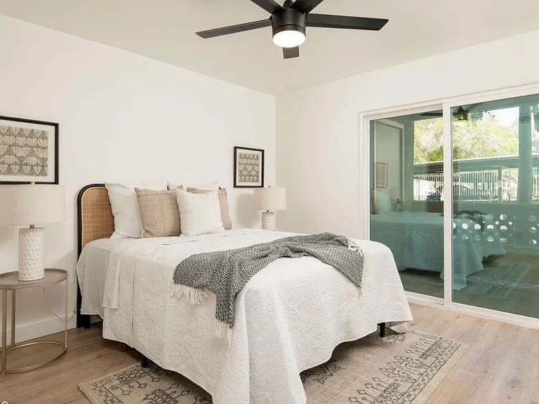 1880 E Morten Ave #111 — Photo 8