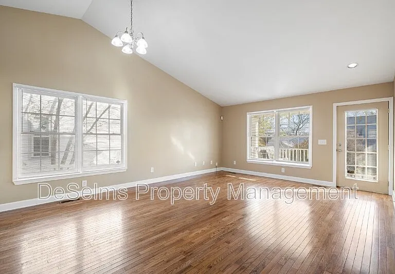 508 S 12th St — Photo 8