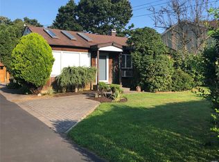 1581 N Thompson Dr, Bay Shore, NY 11706