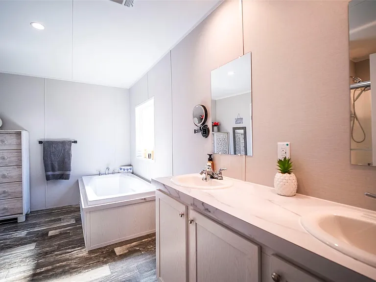 5402 Five Oaks Dr — Photo 12