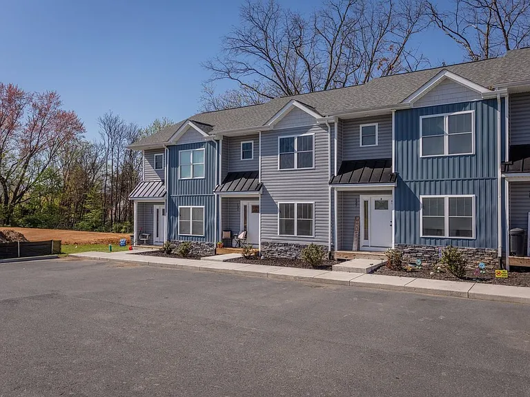 135 Swallow Dr — Photo 3