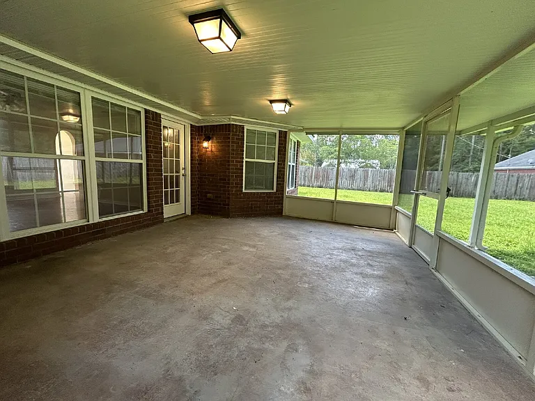 4 Idus Ln — Photo 13