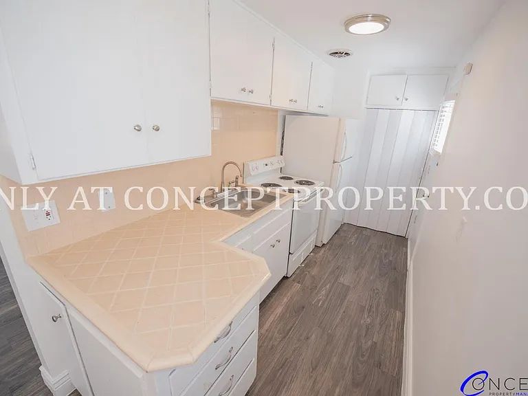 227 E St — Photo 13
