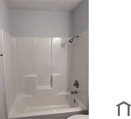 405 Root Ave #16 — Photo 8