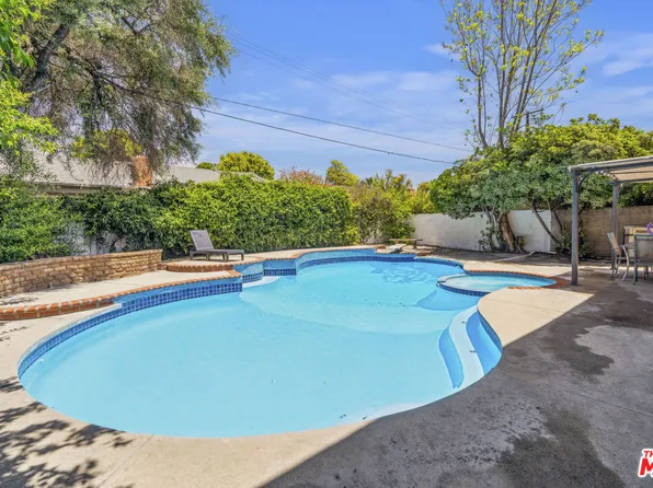 19935 Hemmingway St, Winnetka, CA 91306