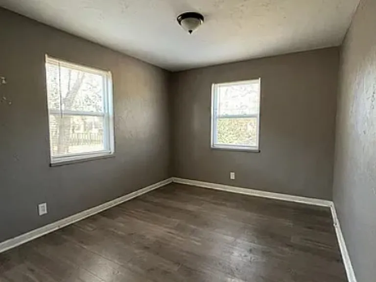 411 Ryburn Ave — Photo 5