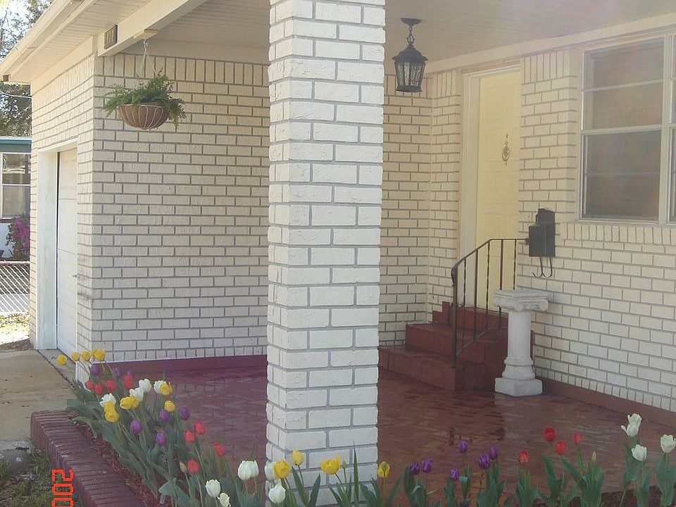 FRONT PORCH ENTRANCE