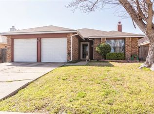 504 Valley Mills Dr, Arlington, TX 76018