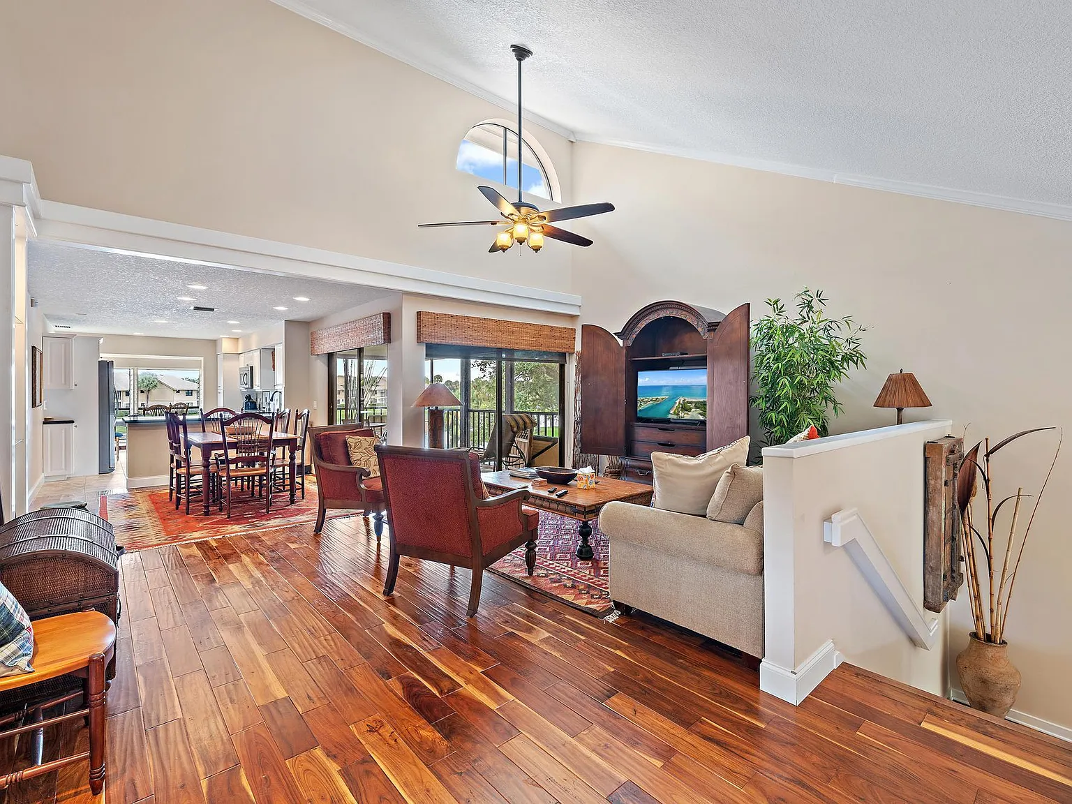 3 bed, 2.0 bath, 1839 sqft, $9,000 — Photo 4