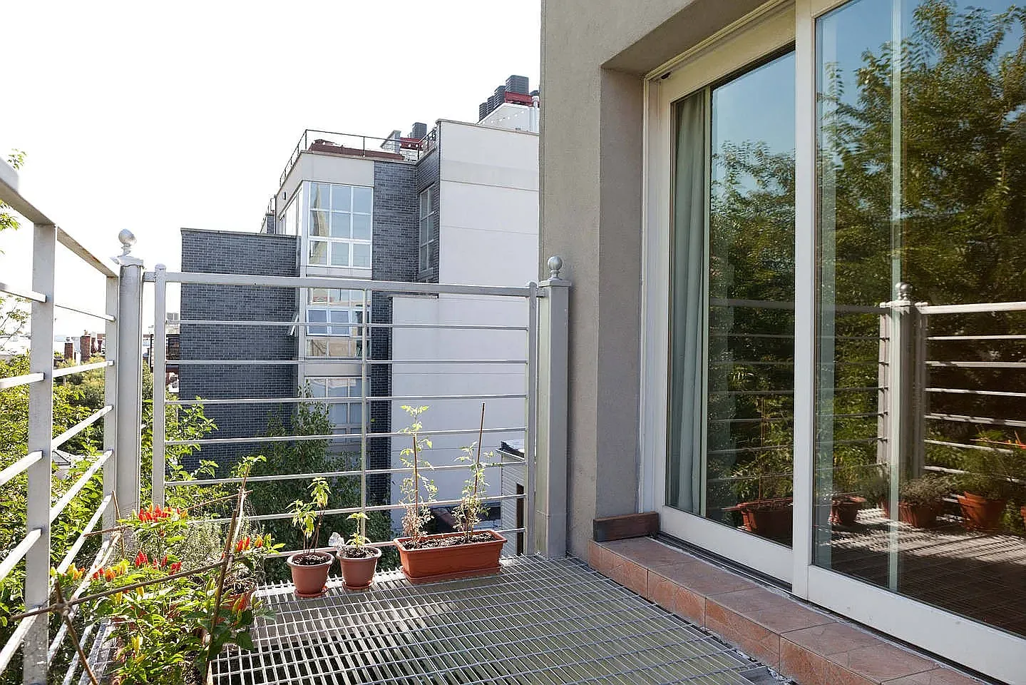 215 Maujer Street — Photo 2
