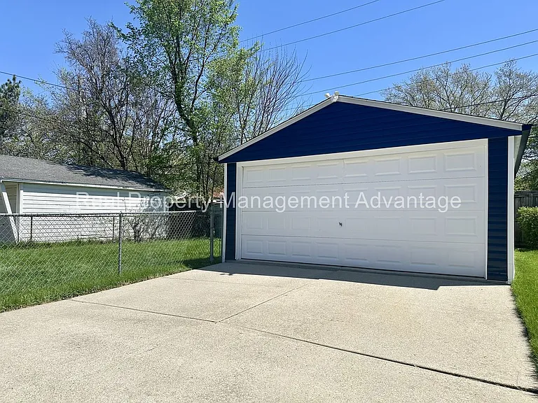 2128 Romeo St — Photo 17