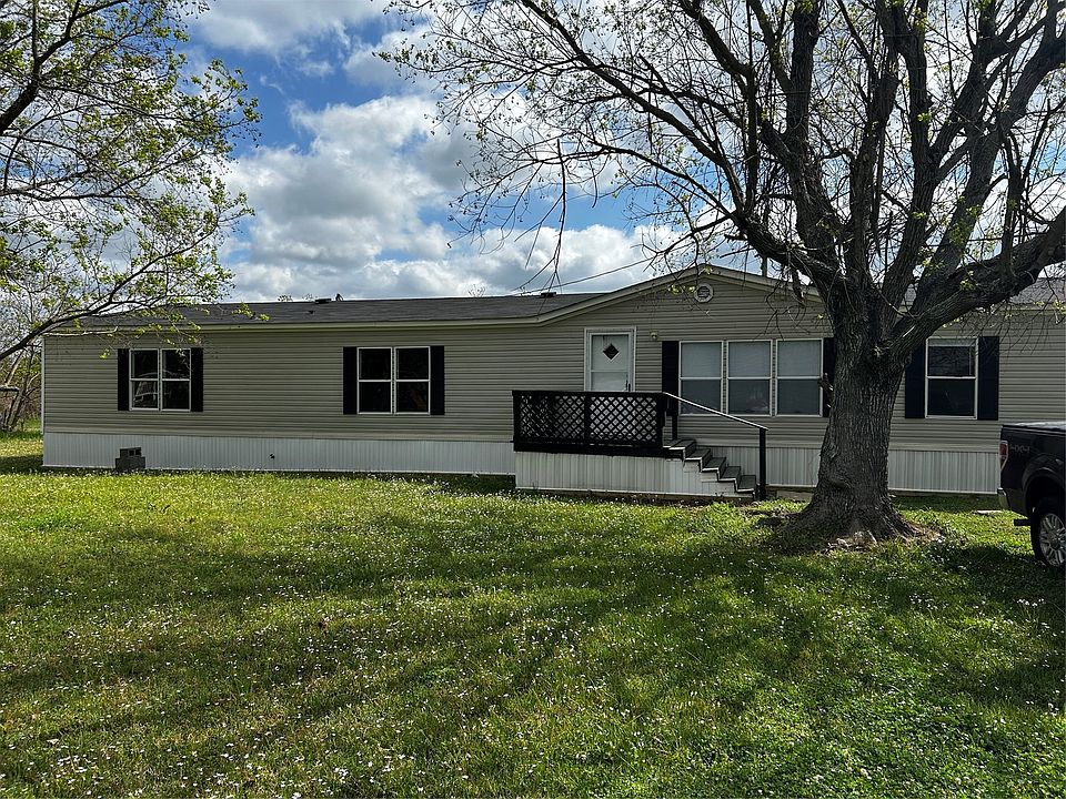 1st image of 110 Pecan St