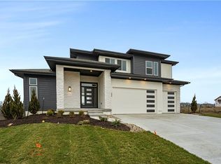 365 NW Patch Ct, Lees Summit, MO 64082