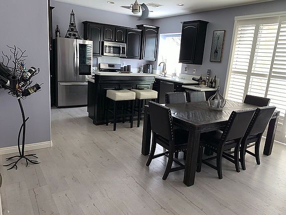 4th image of 9842 Twin Mill St