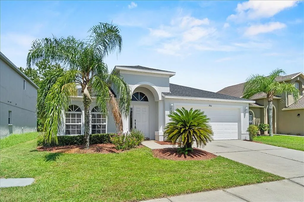4 bed, 2.0 bath, 1978 sqft, $2,400 — Photo 3