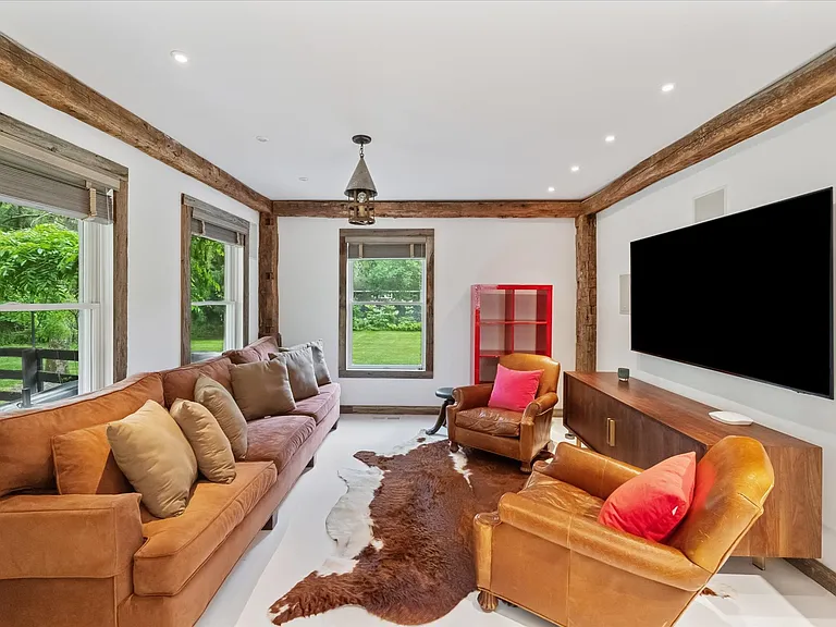 325 Narrow Ln — Photo 4