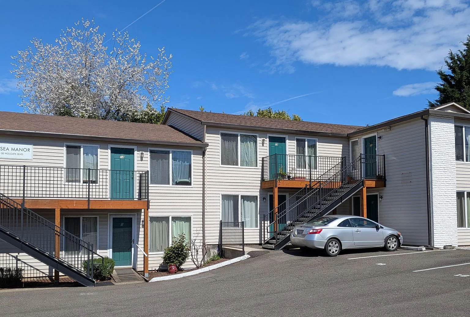 Chelsea Manor Apartments — Photo 3