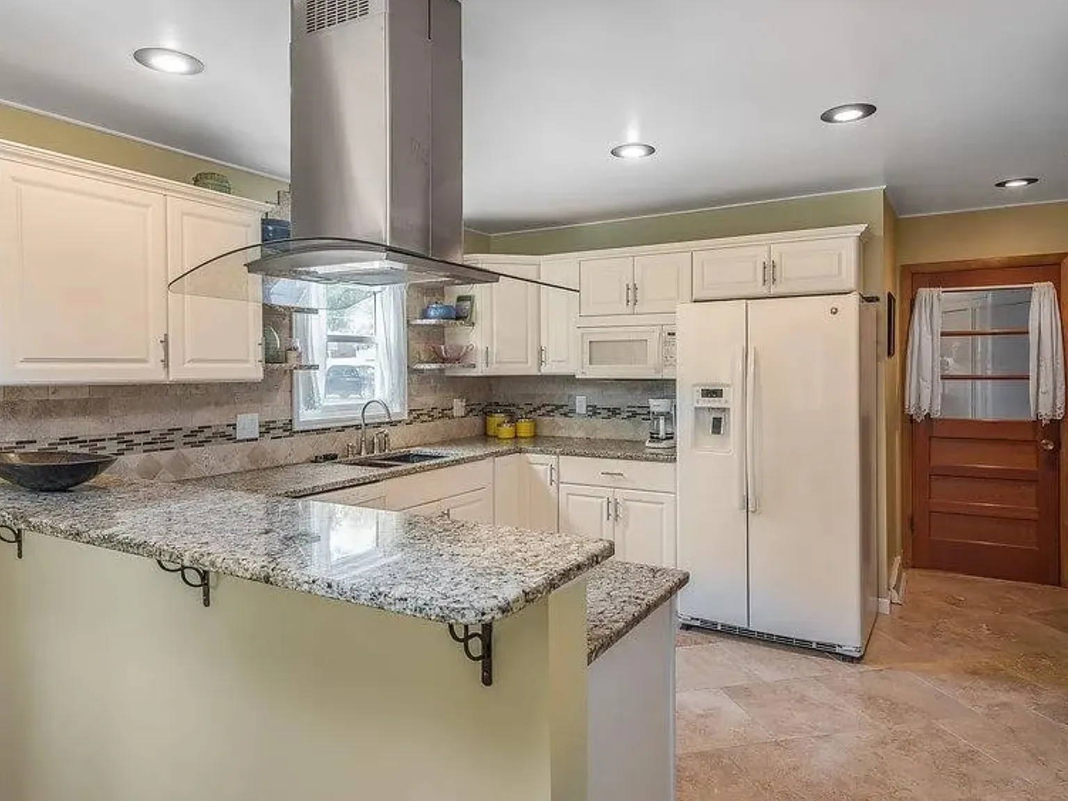 3 bed, 3270 sqft, $500 — Photo 4