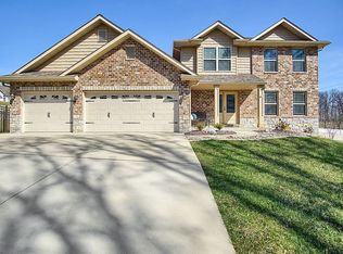 105 Meridian Oaks Dr, Glen Carbon, IL 62034