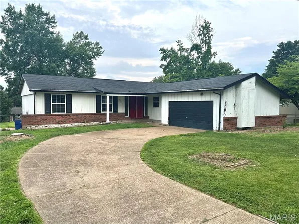 11749 Galba Dr, Florissant, MO 63033