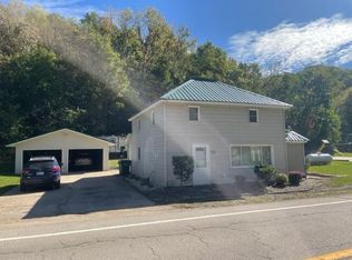 636 Denniston St, Cassville, WI 53806